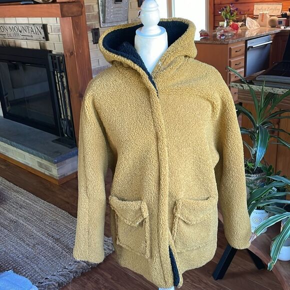 Cozy THICK hooded Jacket! 🧥 - Picture 2 of 11